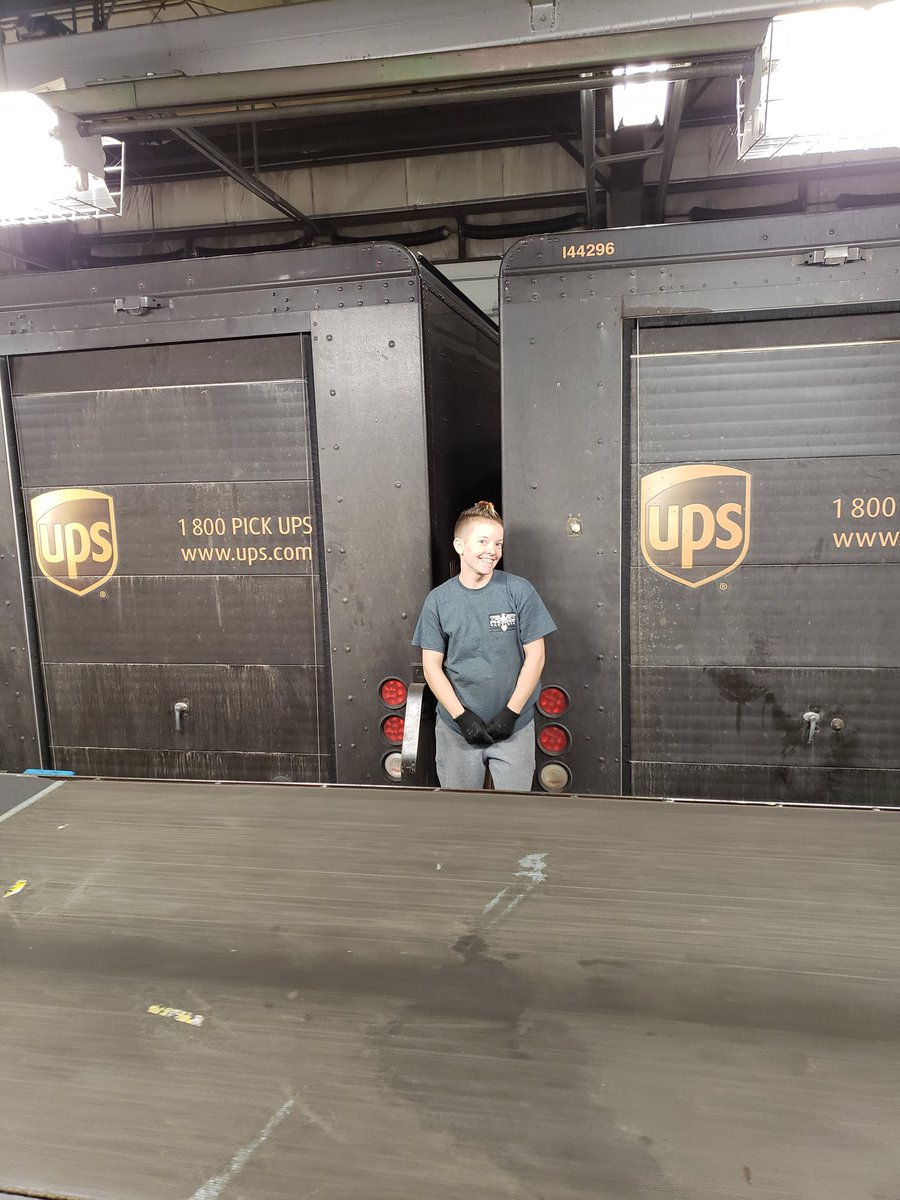 Danielle wants you to know she's proud to be wrapped up and #doorsdown. Great job!! <a href="/Gr8LakesUPSers/">Great Lakes UPSers</a>