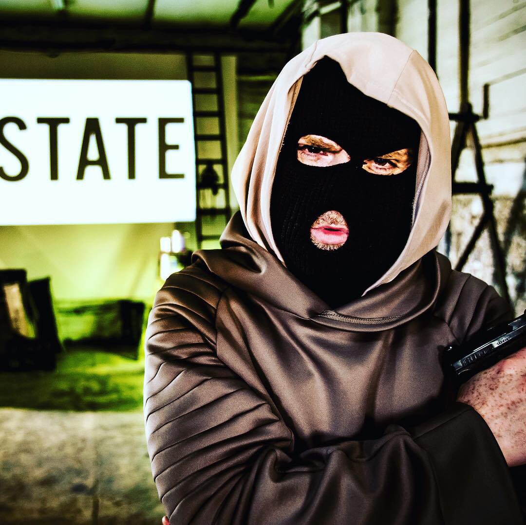 robertflorence's tweet photo. Big shoutout to my girlfriend Jenn Celine, who designed and made my costume for The State Of It - see me wearing it tomorrow night at 10pm on BBC2 Scotland. iPlayer after. #STATE #TV #COMEDY #STATEWEAR https://t.co/bsZfunzUiO