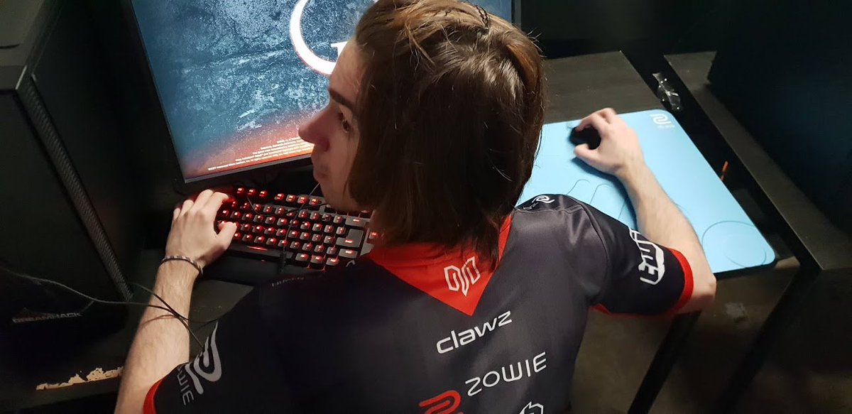 Myztro Gaming Triple Quakecon Champion Eswc Fr 18 Champion Myztroclawz Rolling Out The Zowiedivina G Sr Se Divina Blue Supporting Womeninesports T Co Ht9gzcvin2