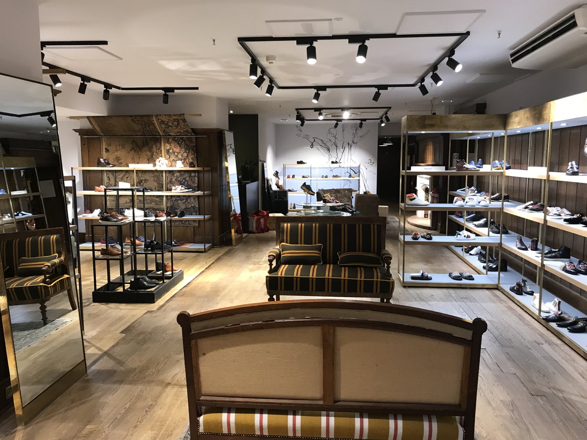 CumberlandGroup's tweet photo. #TBT to 2017 Cumberland Group undertook the refurbishment of London’s luxury store @LibertyLondon. Bespoke furniture was designed and manufactured by in house teams, along with solid oak floor restoration.

https://t.co/rIWR3FMhUW

#interiorcontractors #shopfitters #interiorrefit https://t.co/o2sFCnE9WC