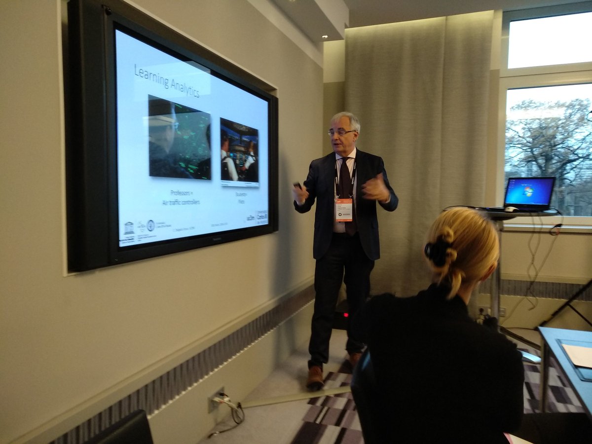 _manuel_fm's tweet photo. Just listened to Carlos present at #oeb18 @emadridnet https://t.co/ByiDcPcG1I