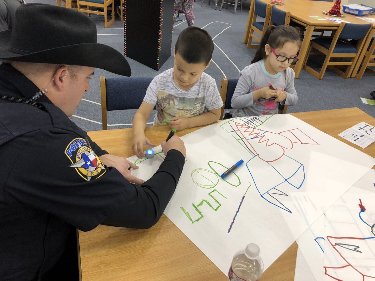 Students really enjoyed learning about coding, thank you <a href="/KWarrington411/">Kelly Warrington</a> for making learning fun! #Finchfalcons #HourOfCode