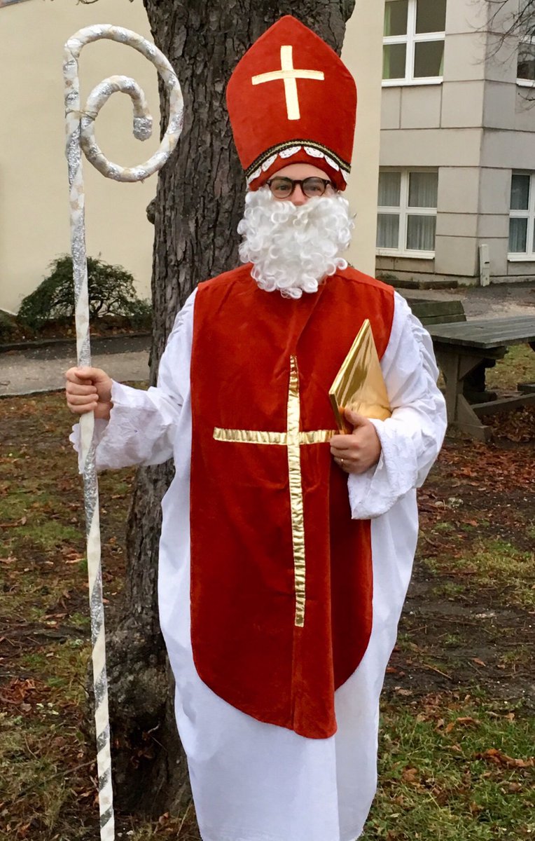 PastorSiegrist's tweet photo. Auch dieses Jahr wieder als #Nikolo im #Diakonie Zentrum Spattstraße unterwegs. 

#Hoffnungsträger #HoffnungBrauchtEinJa #OrtDerHoffnung https://t.co/um1ZgY4fxV