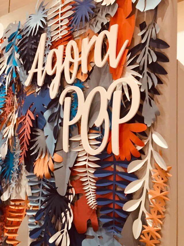 Démarrage ce soir de l’exposition d’#artisanat d’art au carrousel du Louvre #cmac2018     Il y a beaucoup à admirer !!  Stand <a href="/BP_RivesParis/">BP Rives de Paris</a> <a href="/BanquePopulaire/">Banque Populaire</a> décoré par des artisanes 👏👏👏👏