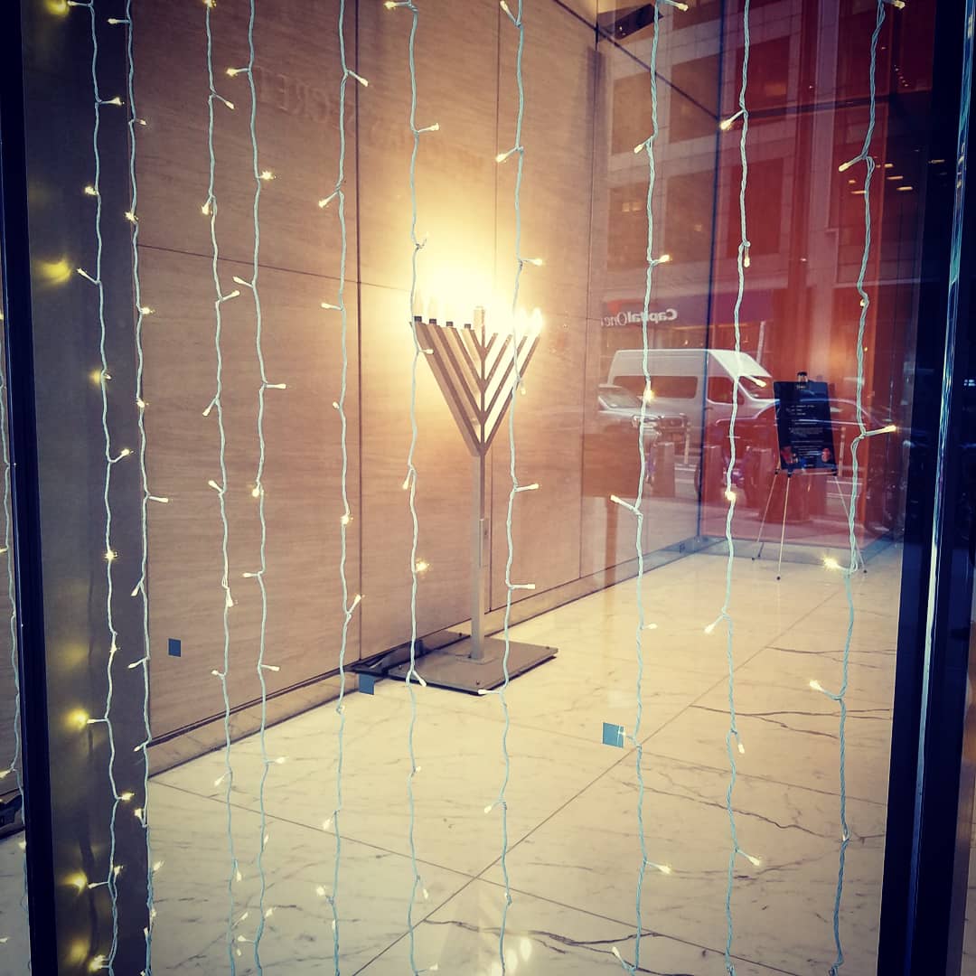 rabbicreditor's tweet photo. What a gift to start the day learning #Torah with sweet souls, as part of @ujafedny's #Entertainment, #Communications, and #Media division! #channukah #fourthcandle #bringlight https://t.co/4efNqL8ohc