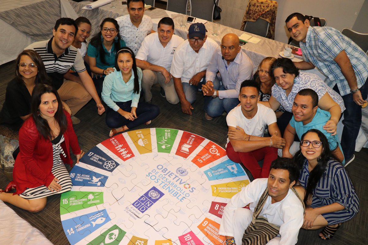 PnudColombia's tweet image. .@PnudColombia sigue trabajando en la socialización de los #ODS en #Barranqiilla con @Recon_Col en la formación a emprendedores sociales y constructores de paz de la costa Atlantica. #ODSEnAcción