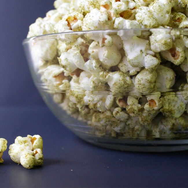 AdunaSuperfoods's tweet photo. Gather the family round to watch your fave Christmas film and snack on a bowl of "Cheesy" Moringa Popcorn πΏπ https://t.co/I4724inhML #12DaysOfRecipes https://t.co/A0TTeTnQOt