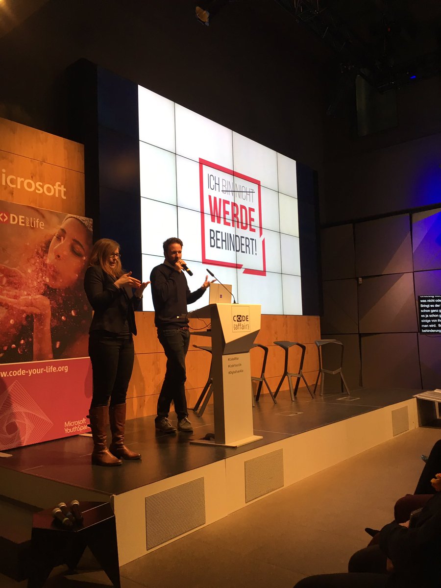 code_your_life's tweet image. @tombieling vom @DRLab_Berlin spricht über #digitale #Barrierefreiheit auf der @CODEaffair &amp;amp; das Verständnis von Normalität. @MicrosoftBerlin #digitalfuerAlle #Interactiondesign #KI