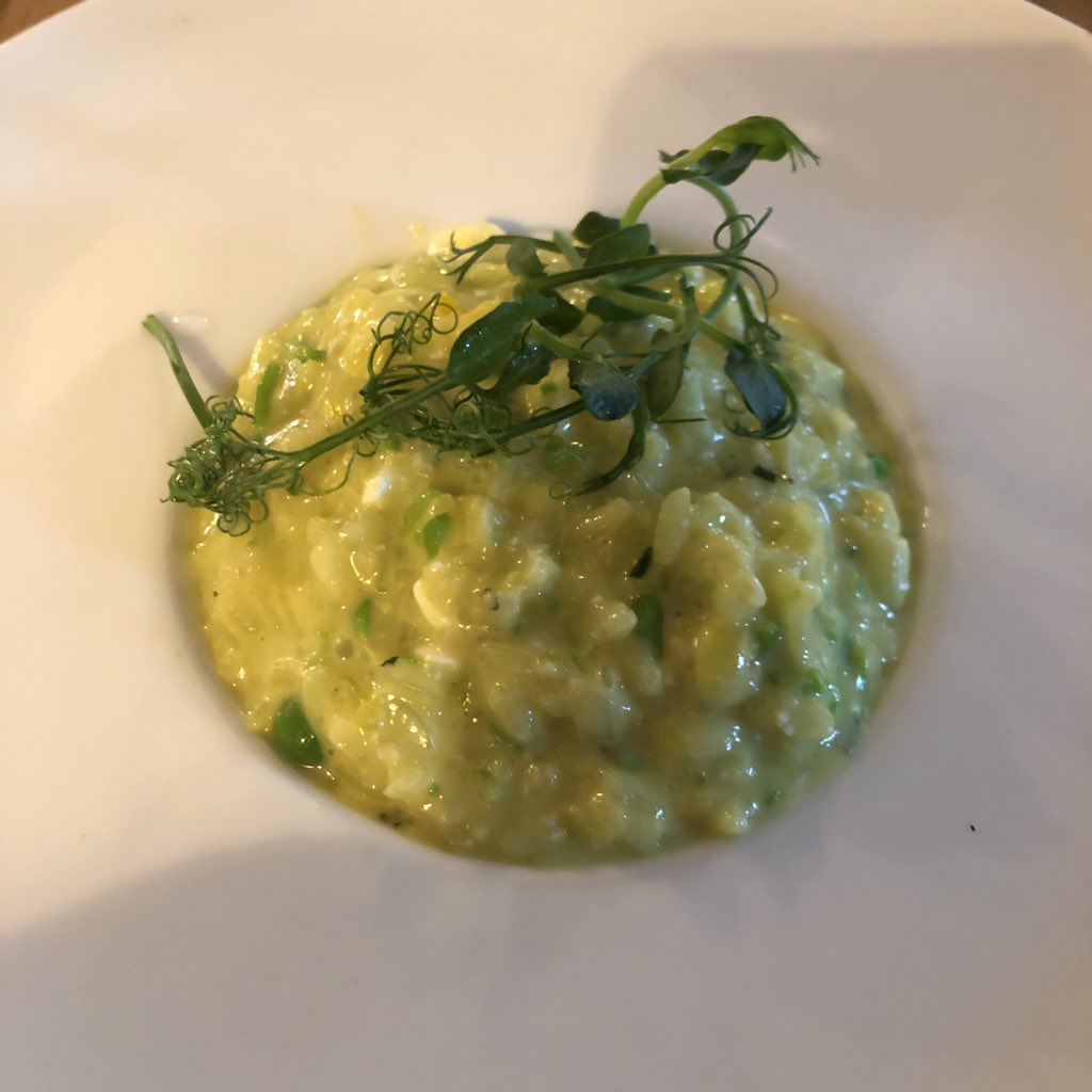 annaforgaard's tweet image. So good to see The Queens Head Bulwick back in action. Delicious lunch (especially the risotto) enjoyed by me and Matt from @greatfoodmag - it’ll be a definite addition to our growing list of GFC recommendations