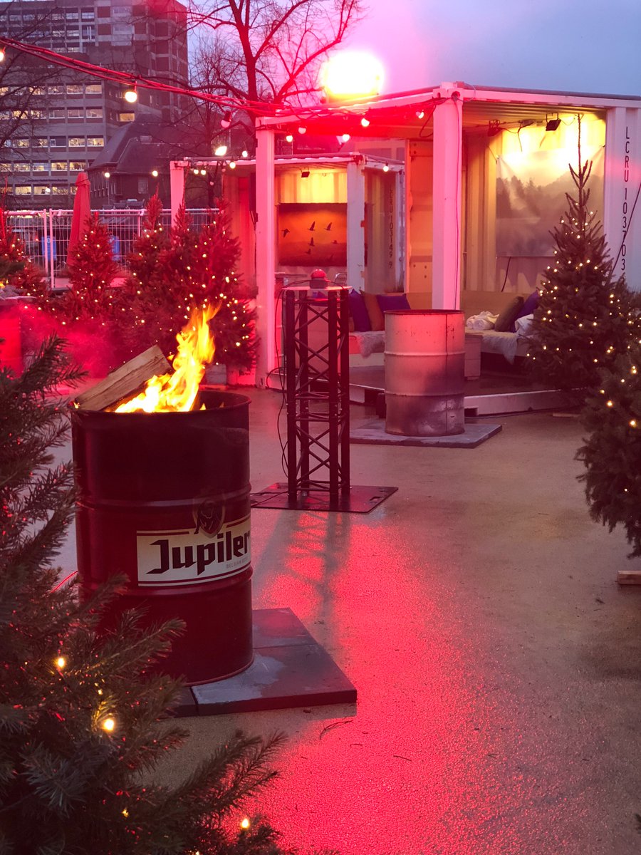 Vanavond vanaf 17:00 uur gaan alle 6000 (!) lichtjes aan van de grootste kerstbal ter wereld! #dotgroningen #erfgoed #egnbg #groningen #050 #christmas