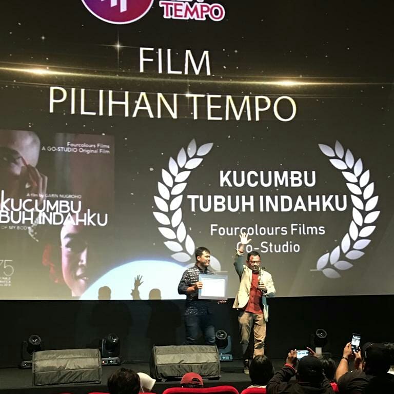 fourcolours's tweet photo. "Kucumbu Tubuh Indahku" (Memories of My Body) berhasil meraih Film Pilihan Tempo di Festival Film Tempo 2018 malam ini. Terima kasih Festival Film Tempo. Selamat @isfansyah @garin_film dan seluruh tim.
.
.
#KucumbuTubuhIndahku #MemoriesOfMyBody #festivalfilmtempo2018 #fft2018 https://t.co/Zly6jsQ37n