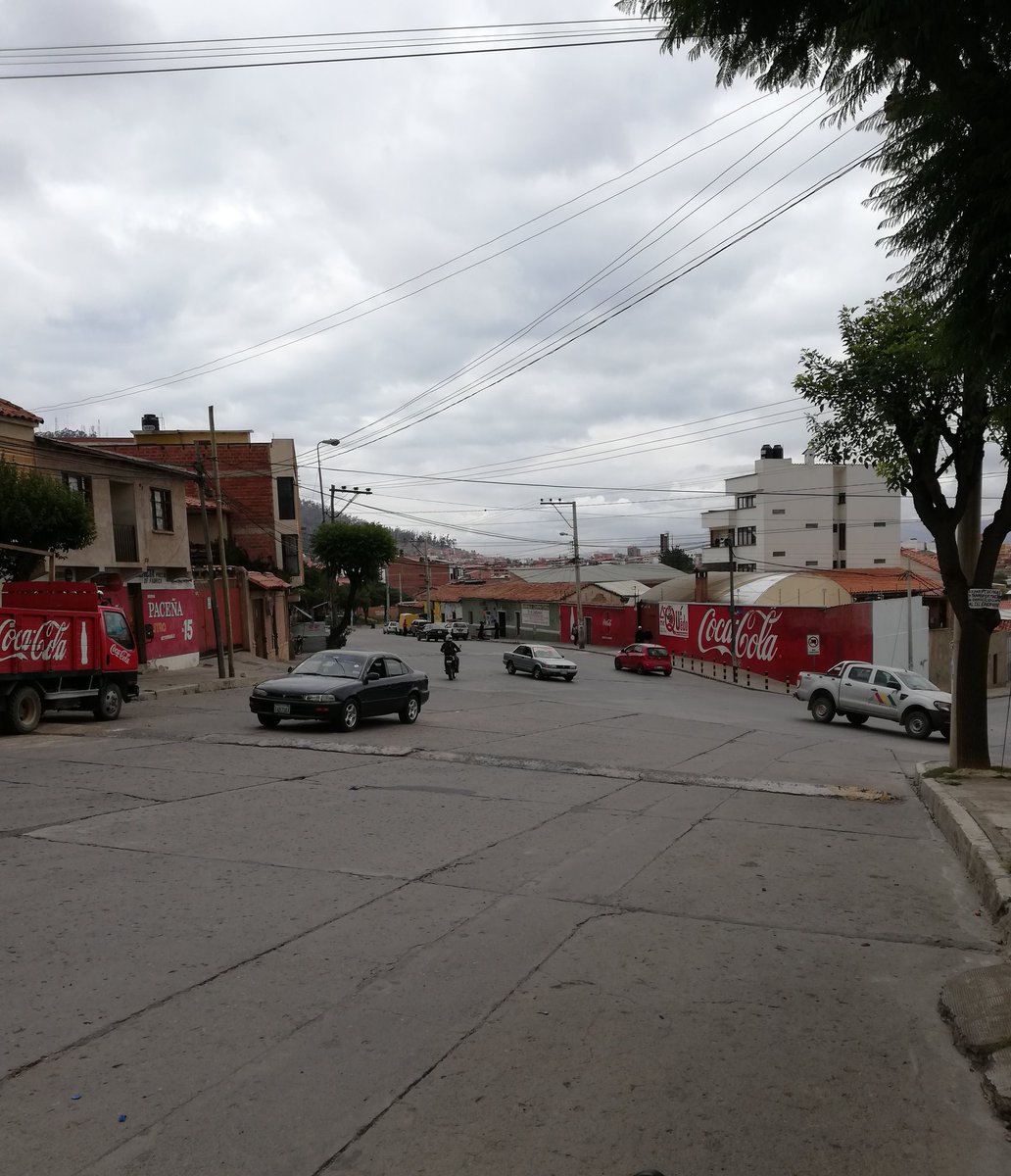 CallejasElmar's tweet photo. El bloqueo de las 1000 esquinas se convirtió en el bloqueo de las 10 esquina, Chuquisaca no acato el paro, un 90% de la población trabaja con normalidad. https://t.co/r6hsnAkeYj
