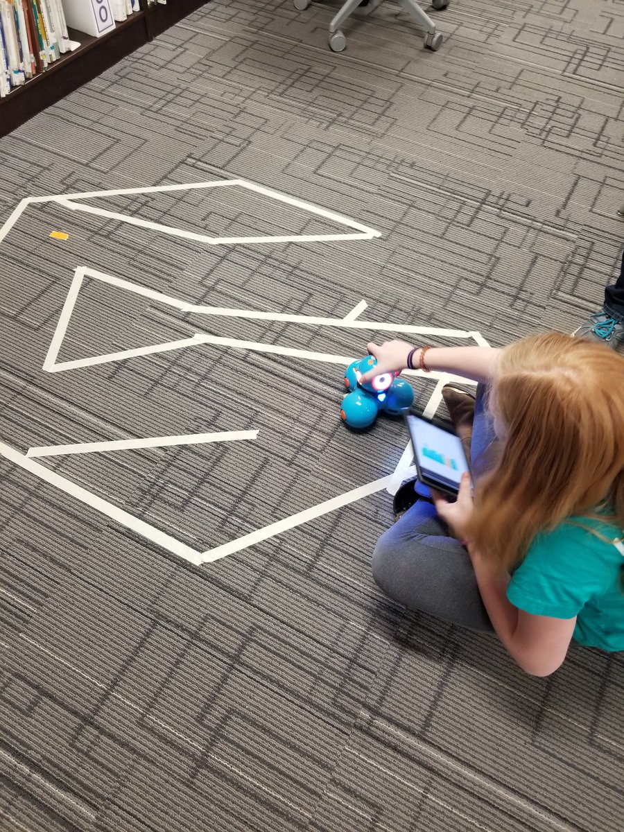 kerryguiliano's tweet photo. Maker Mania in @jetslibrary today! So many different stations for students to try, this year with #challenges to go along with each! #cmakers #ReadytoCode @ALALibrary @GoogleForEdu #CSFirst https://t.co/lZDR8ihlR1