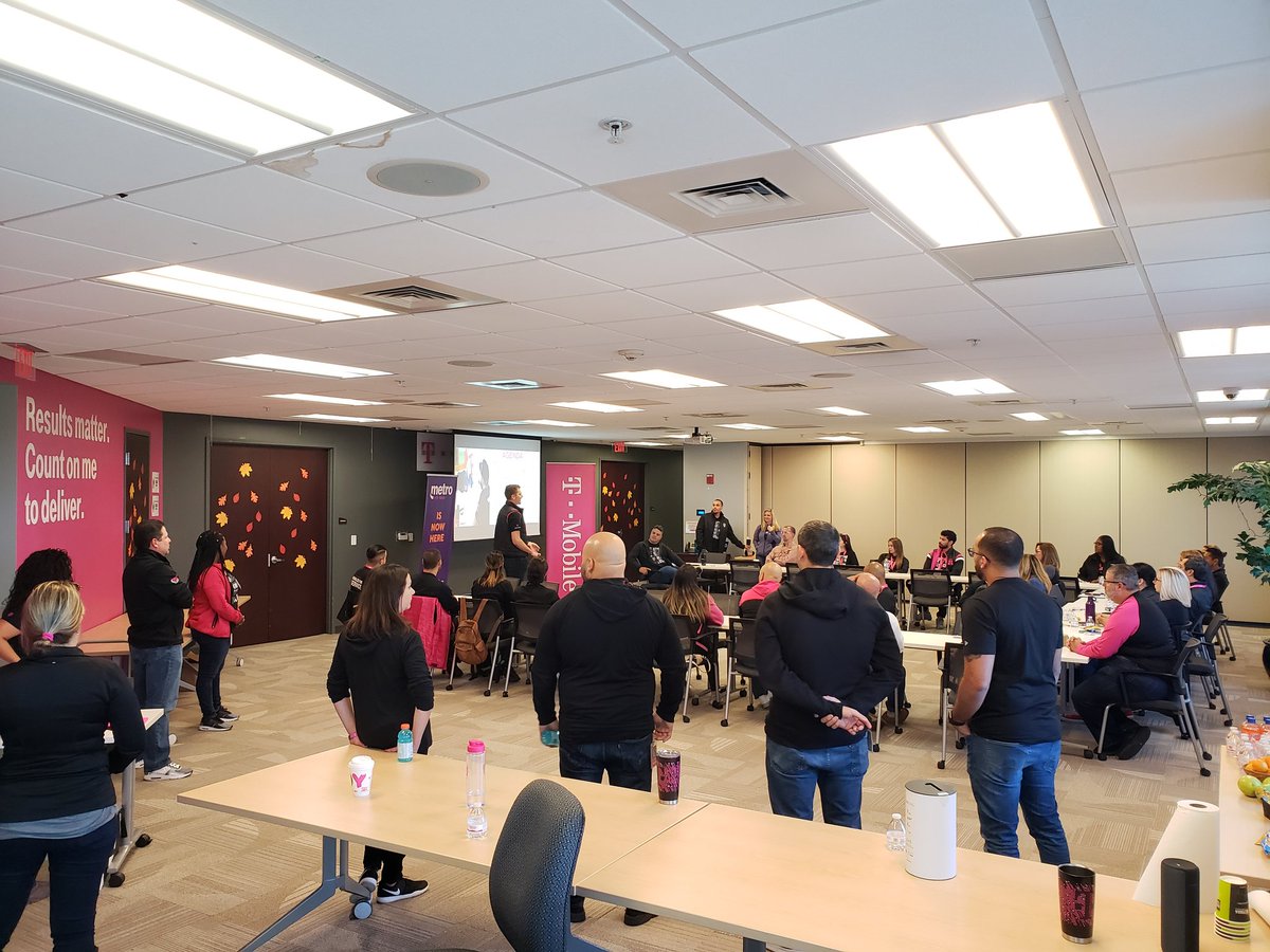 JoyIMunoz's tweet image. Kicking off SFL #MultiGen Day with our amazing D&amp;amp;I Council #BeYou #AreYouWithUs @RJGomezIII @bnash001 @KenBittner @TrishFowlerFL @lepalacios @HolliMartinez1 @Anidem101