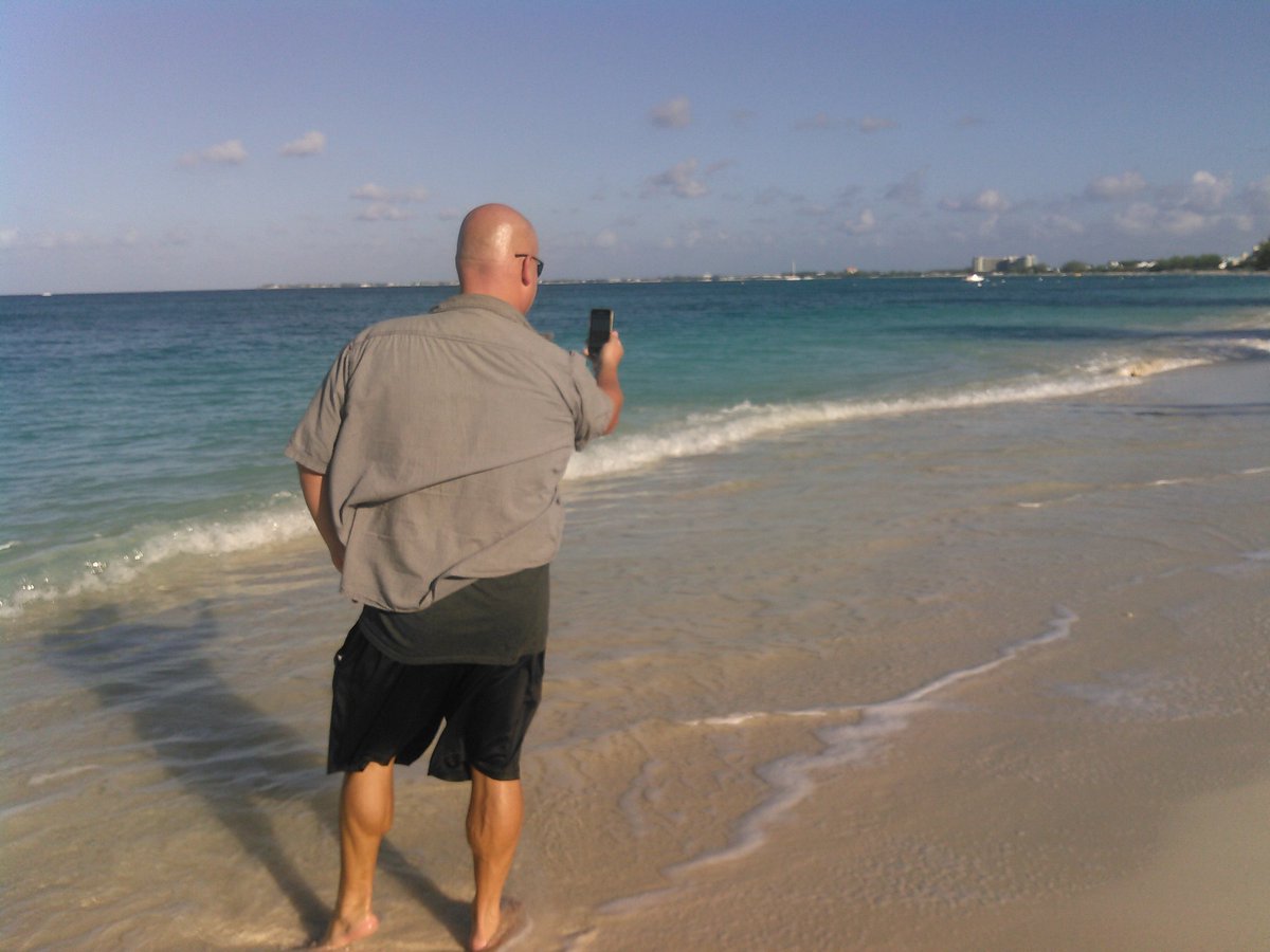 Caymanuck345's tweet image. @botchford  I'm a card carrying @TheAthleticVAN V.I.P. who lives in the Cayman Islands. I must say, the sun's glare on my screen with this tropical 88 degree weather makes it rather difficult to read the Athletties at my preferred reading spot: The beach. Any suggestions? #VipSzn