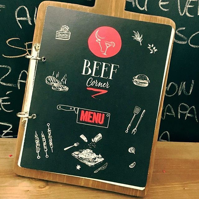 Gnam che languorino! Ecco la nuova grafica di un menù super gustoso 😋 
#food #meet #hungry #foodie #graphic #design #dinner #lunch #menu