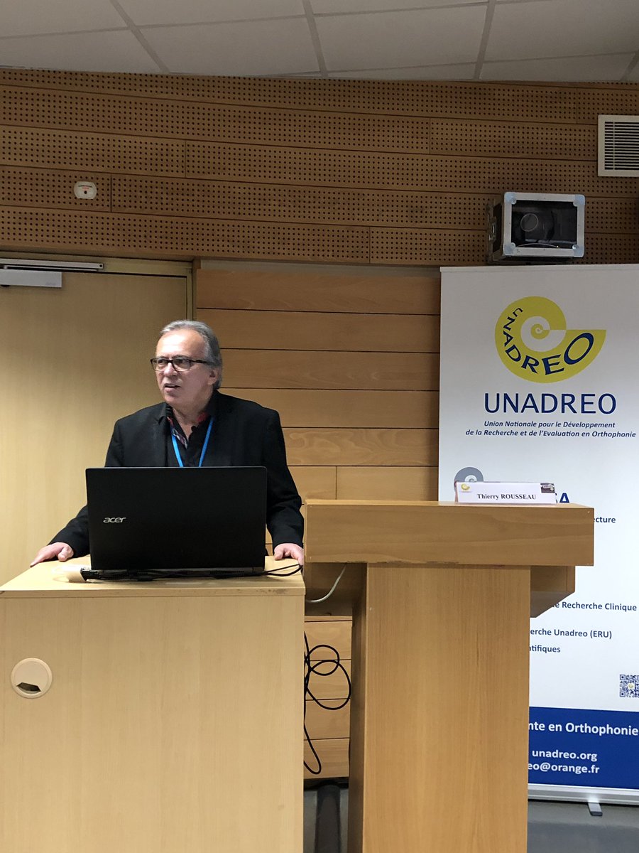 Thierry Rousseau sur l’aide aux aidants des malades atteints de pathologies neurodégénératives. Le rôle des professionnels et celui des aidants - lors des rencontres internationales d’orthophonie de l’UNADREO 2018 @cplol_eu <a href="/FLI_Logopedisti/">FLI</a> <a href="/RCSLT/">RCSLT 💙</a> <a href="/orthophonistes/">FNO</a> @MCAsupporttool