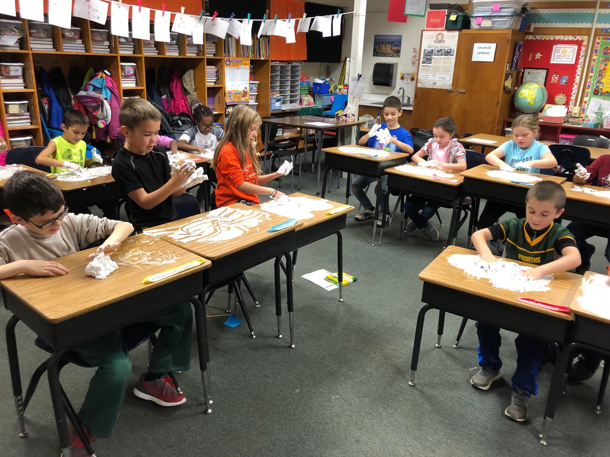 QueenLean44's tweet image. There’s no day like a “snow day” in the classroom 😉!  #mcusd185