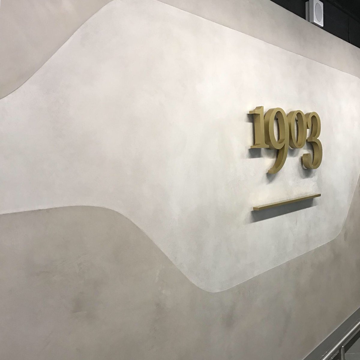 Jetting off anywhere fancy for the weekend? Throwback to our interior design renovation of <a href="/1903Lounge/">1903 Lounge</a> at <a href="/manairport/">Manchester Airport</a> ✈️ #executivelounge #manchesterairport #tbt