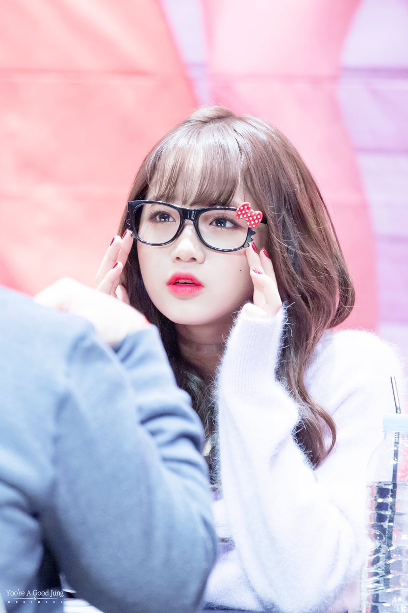 yoore_jung's tweet photo. 181201 인천팬사인회 유정

안경댕 👓

#위키미키 #wekimeki 
#최유정 #유정
#CHOIYOOJUNG  #Yoojung https://t.co/Bx8OUEusCm