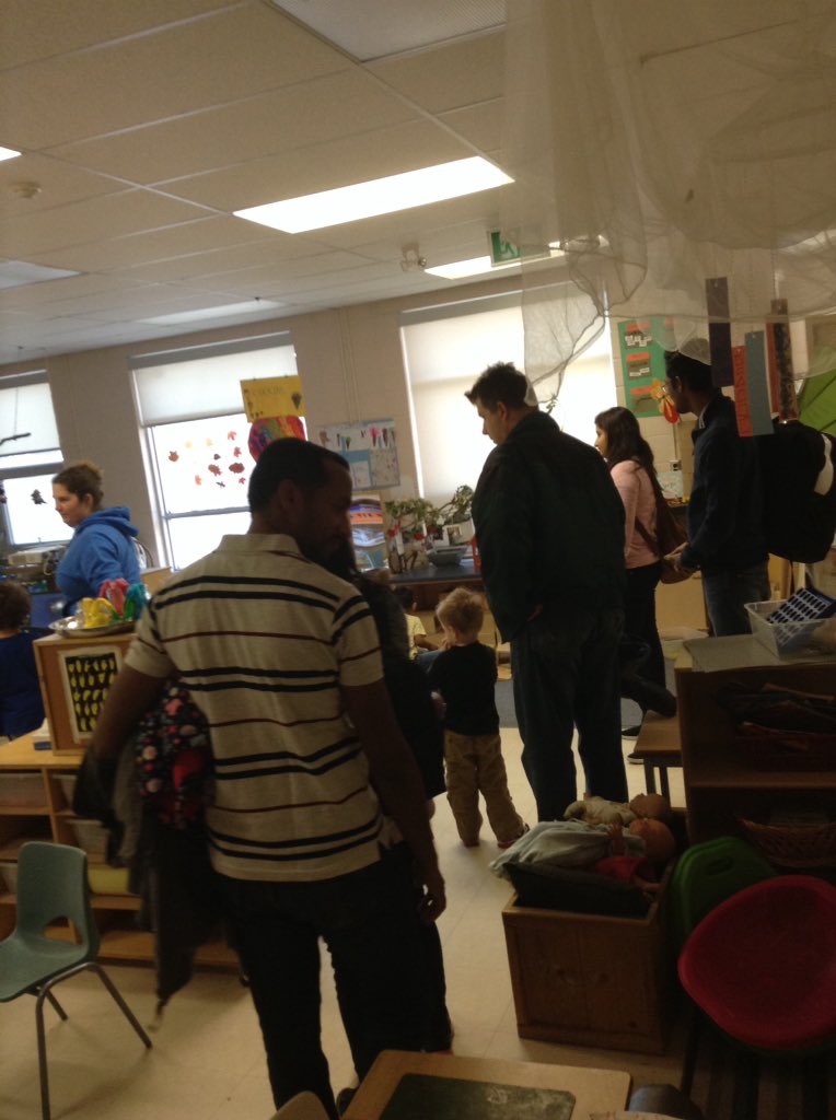Wolfpackof105's tweet photo. Welcome to Sneak peak kindergarten! @ThornwoodPS https://t.co/YEhmFbYBOS