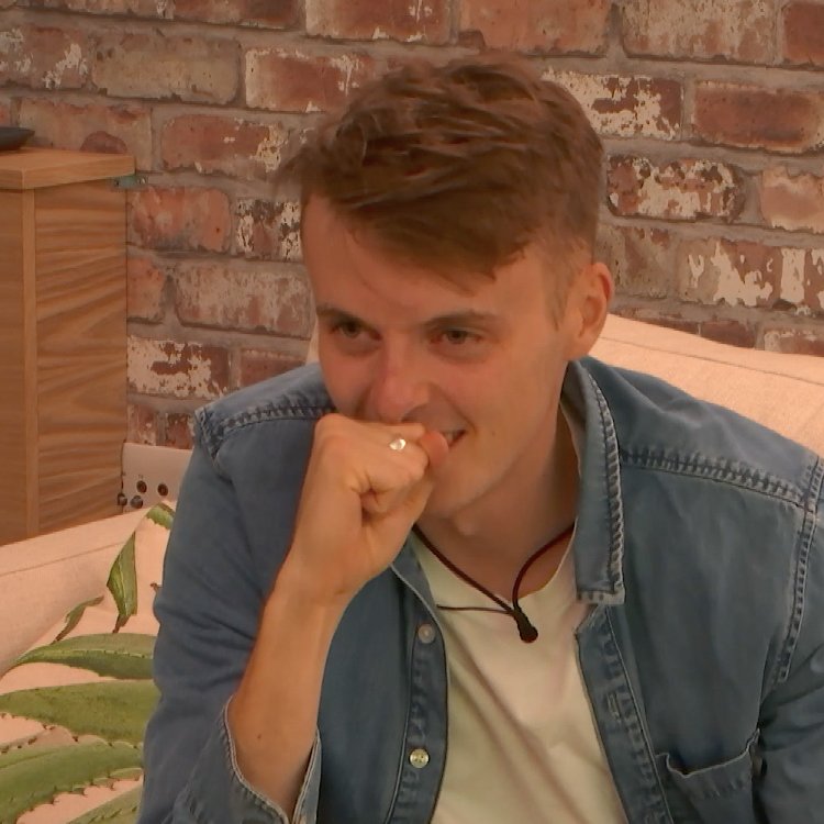 When you thought you were indie, but your #2018wrapped says you're more Dance Pop