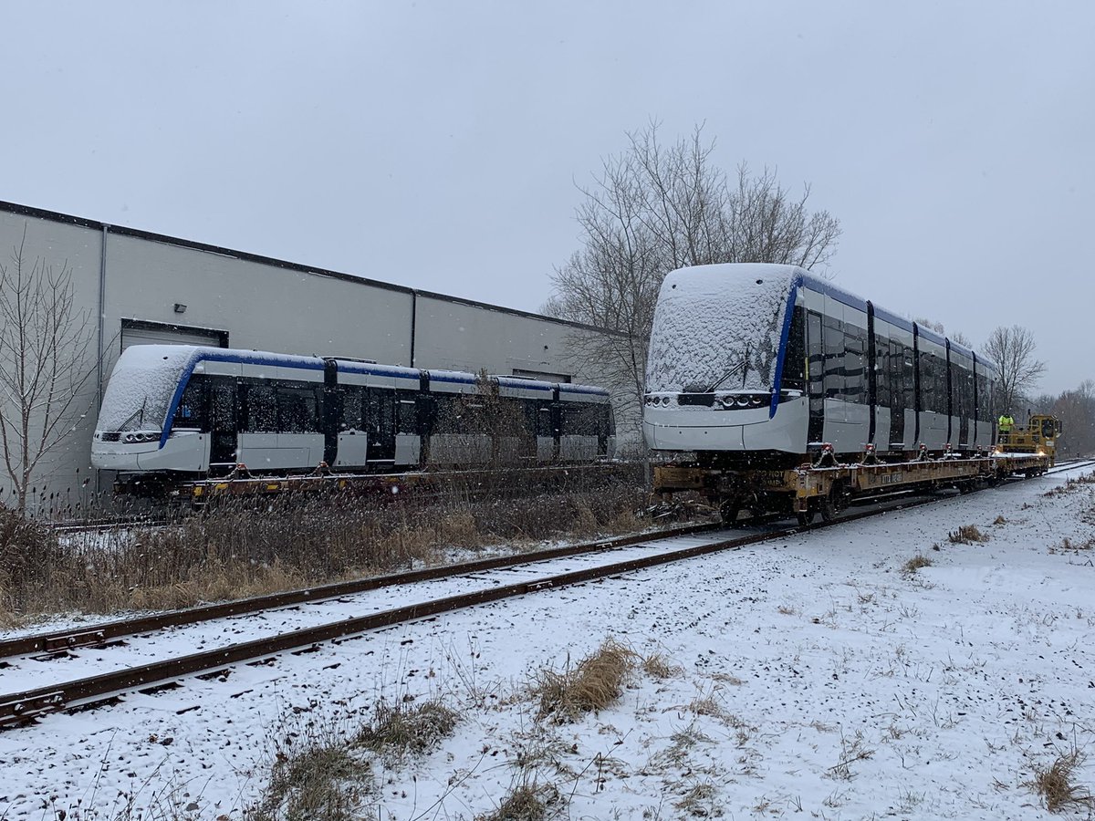 mrjasonli's tweet photo. #kwawesome your final 2 #wrLRT LRVs are heading down to be offloaded! 501 first! If you haven’t seen an offload now’s the time! #iontracker https://t.co/49lQXEvpVJ