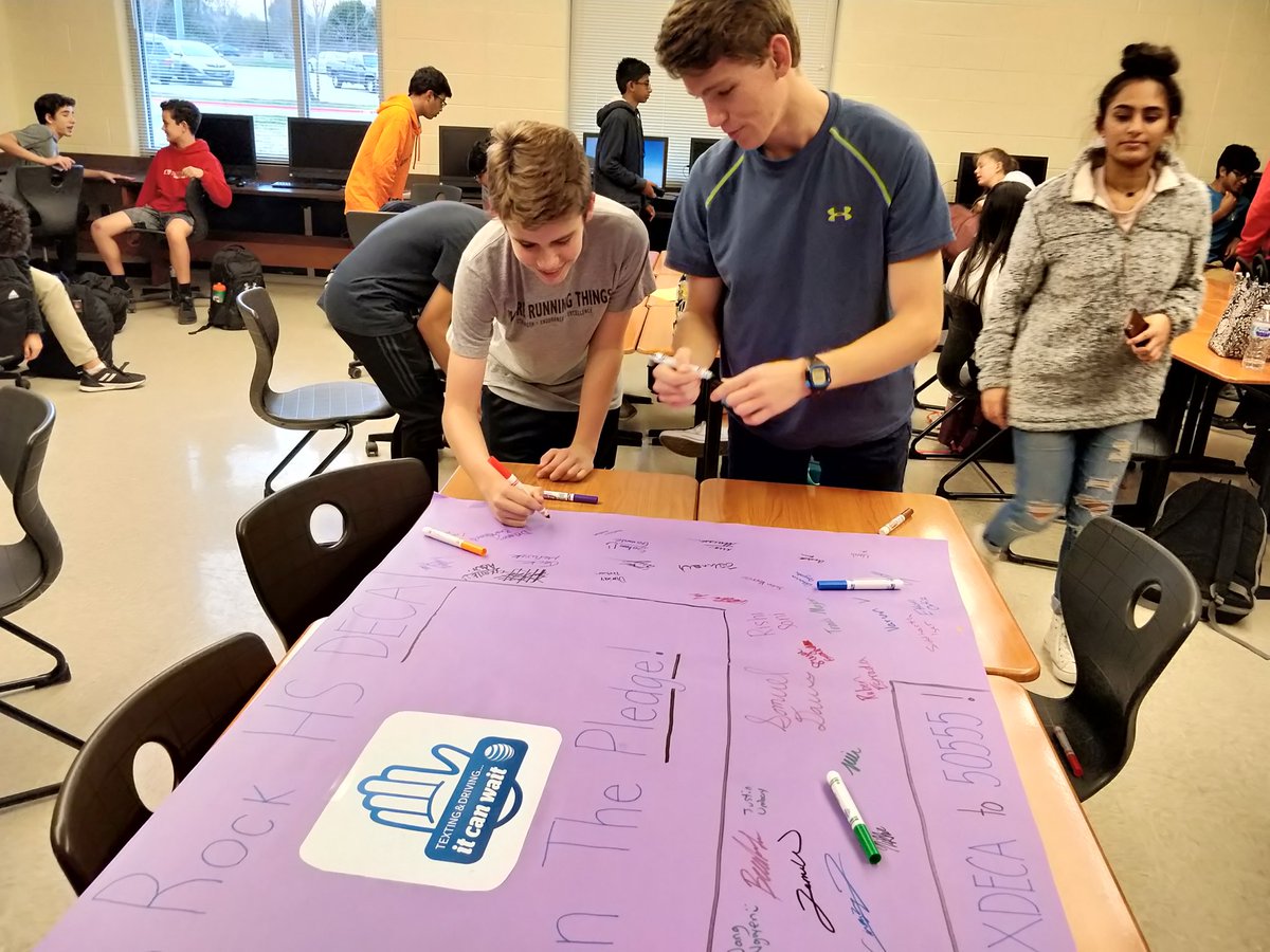 rrhsdeca's tweet photo. Our #TXDECA #itcanwait Pledge Drive is underway! Hoping for 100% of our members to take the pledge and sign the banner, promoting non-distracted driving each day. Round Rock HS DECA is proud to be part of such an amazing community and organization. https://t.co/zlSZ4SfkAo