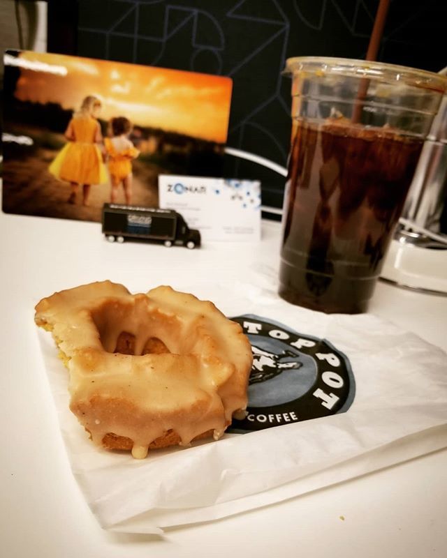 nickrichardi's tweet photo. Since our #zonar developers moved upstairs there has been a dramatic drop in random doughnuts... Finally broke down and got my own 🍩🍩🍩🍩🍩 #toppot #firstam https://t.co/JqwzEyBo8x