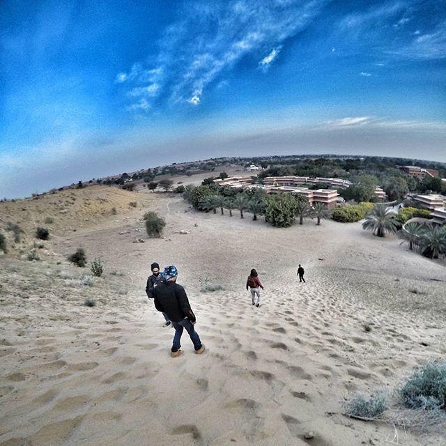 Have sand dunes, climb we will.
.
.
.
.
.
#naturelovers #sanddunes #dechu #RideAfterDark #RoyalEnfield #chasingadventures #chasingthesun https://ift.tt/2QlNNZK