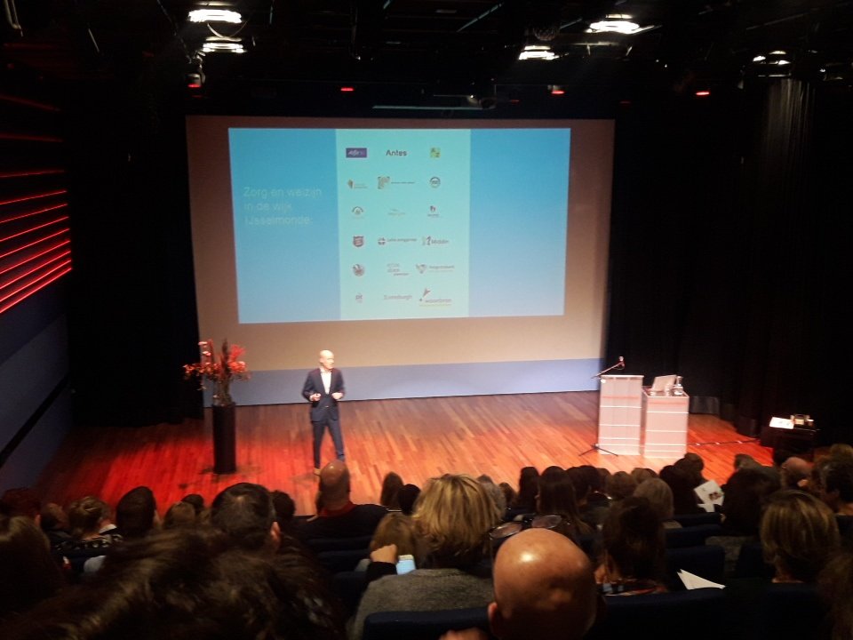 beliannedekock's tweet photo. Ik luister naar @oscarpapa van #PIT010 op het congres veiligheid &amp; kwaliteit van #stichtingsamenwerkenderijnmondziekenhuizen. Mooi dat het #welzijn aanwezig is! https://t.co/4d2vrnQEN8