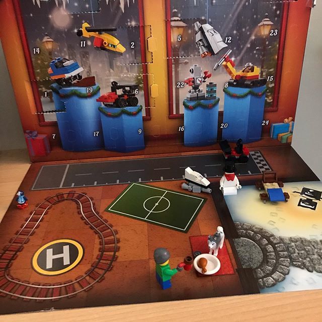 MommaCalm's tweet photo. It’s the sixth day of the LEGO Advent Calendar. #legoadventcalendar2018 #christmasseason #christmascountdown2018 #december6 #thecalmmomma https://t.co/rZg0qS3QwO https://t.co/nJLISVAAV7