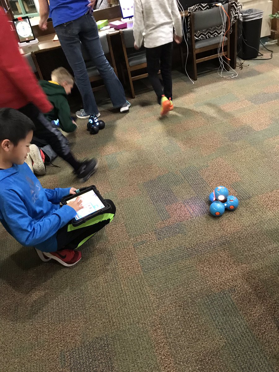 MrsADHES4th's tweet photo. Dash, cubelets, Ollie oh my! #hourofcode @HESRegalEagle #HESSoars https://t.co/cTiABhzqYd