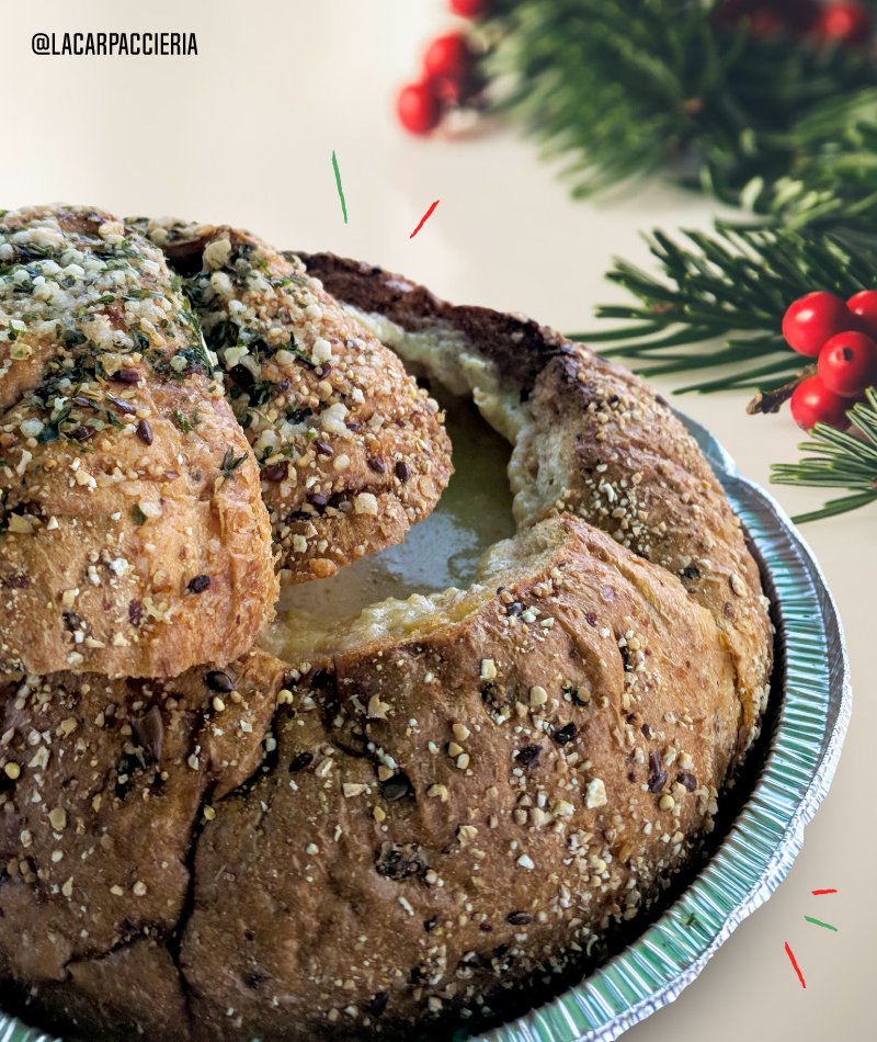 Lacarpaccieria's tweet image. ¿Quién puede resistirse a un pan siciliano relleno? Tenemos dos deliciosas opciones de relleno: tocineta con ajoporro y strogonoff de carne con champiñón. ¿Cuál es tu favorito? Coméntanos.
.
#LaCarpaccieria #StuffedBread #Appetizer #MiamiFoodies #Catering