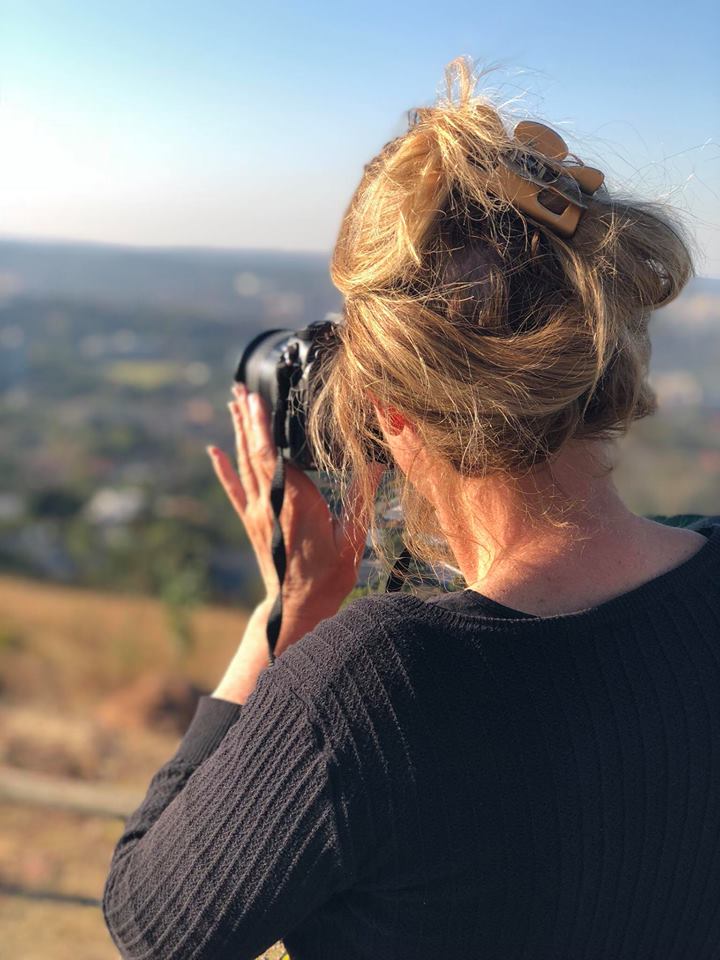 HellavdWijst's tweet photo. Kansen voor kinderen en 'mensen recyclen':dat heb ik met Kolijn vastgelegd in reportages met mooie bevlogen mensen als Zakhele, Kathleho en Susan voor #Metterdaad #Pretoria Kijk hier de afleveringen terug of kijk morgen weer 17.50 #NPO2
@EOnl https://t.co/amkhTx4Kao https://t.co/WgmN9NebKm