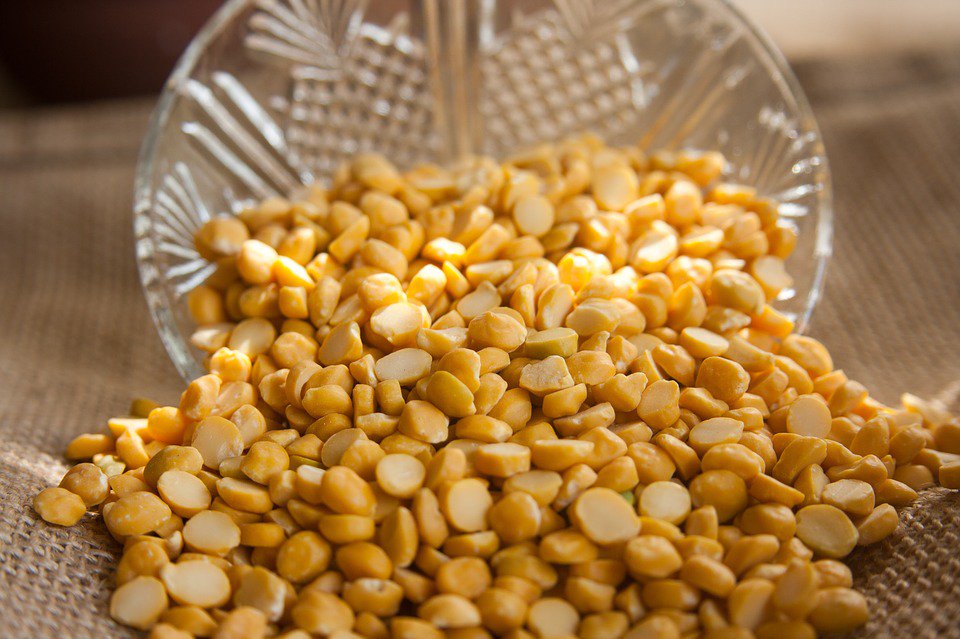 In Italy, Lenticchie (Lentils) and Cotechino are traditionally eaten on New Year's Day - strictly after midnight, even if you're full from dinner. Their coin-like shape is believed to bring prosperity in the new year. 👛 #FolkloreThursday <a href="/FolkloreThurs/">Folklore Thursday</a>