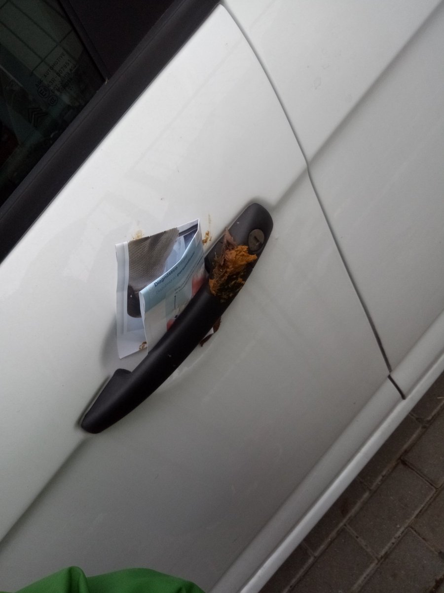 RobertoGPrada's tweet photo. @aitortoto @policiademadrid @MADRID Ni caso. Te hacen llamar al 092. Y ya puedes esperar.salvo.que seas distrito Centro o Retiro. Si aparte de los cabrones que aparcan mal tienes vecinos hijos de puta que dejan mierdas en la acera, te propongo esta solución que estamos empezando a explotar en mi barrio. https://t.co/9b4RE7o0na
