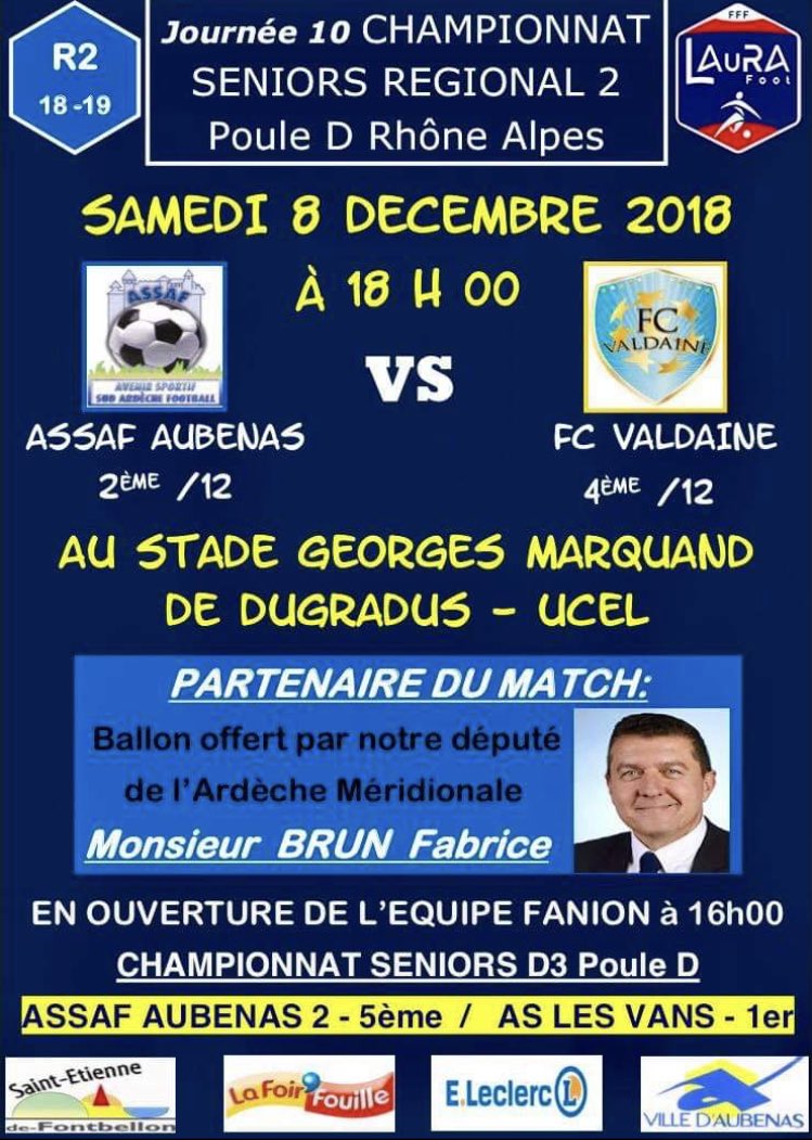 ASSAFAUBENAS's tweet photo. Voici l’affiche de nos #SeniorsR2 pour ce derby contre le #FCValdaine comptant pour la 10ème journée du championnat R2! 
Un grand merci à Monsieur @FabriceBrun, notre député de l’Ardèche Méridionale, qui nous offre le ballon du match ⚽️🙂
On vous attend nombreux!
#AllezLASSAF🔵⚪️ https://t.co/bvN8EFpGMl