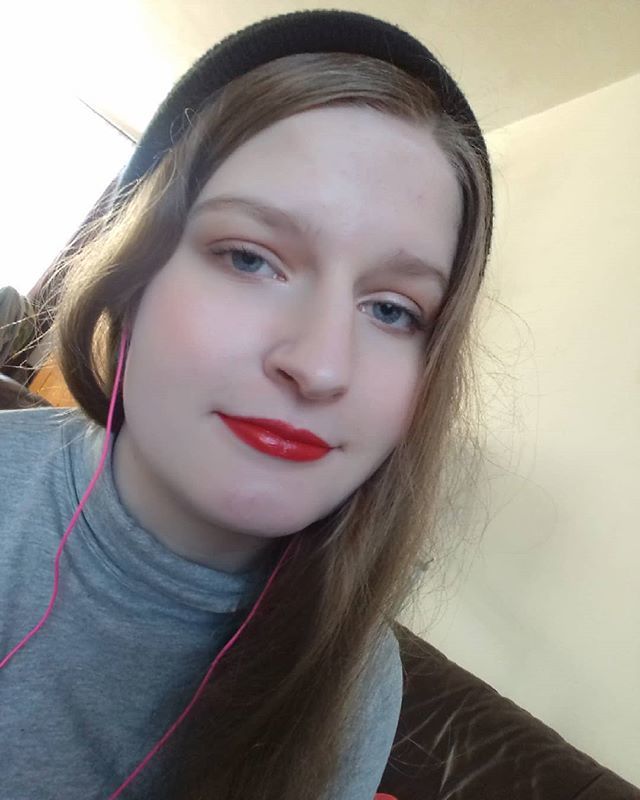 Good vibes selfie
#selfie #nofilter #wowie #makeup #redlipstick #stilldontknowwhattotag #beanie https://ift.tt/2QBnOwr