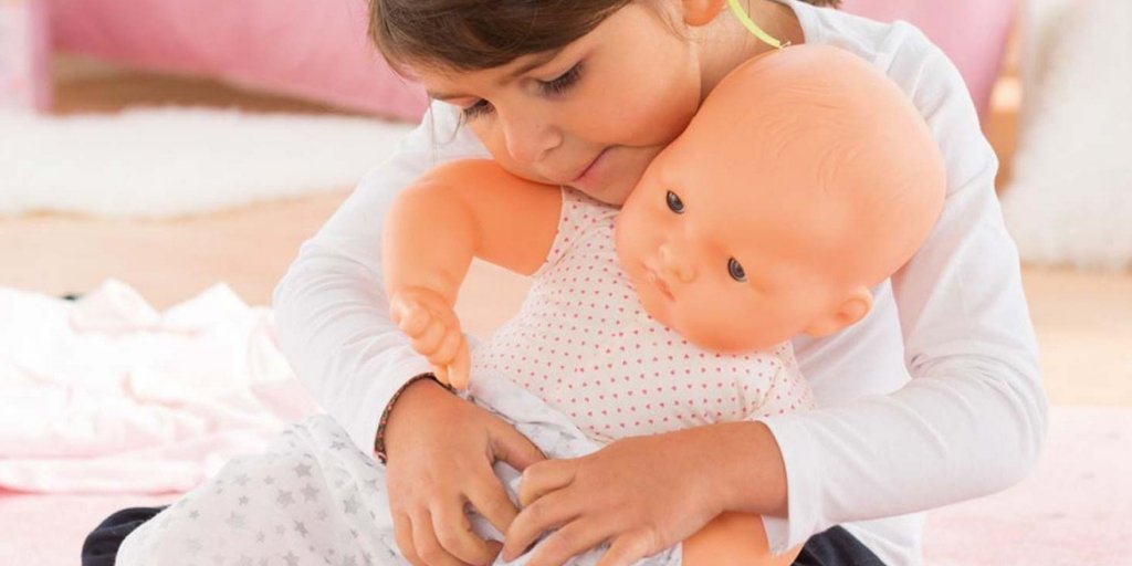 Voici un grand poupon #Corolle pour pouponner comme papa et maman 😍
Avec ses 52 cm, il s'habille avec des vêtements de vrais bébés en taille 3 mois : bit.ly/2BVyMoB