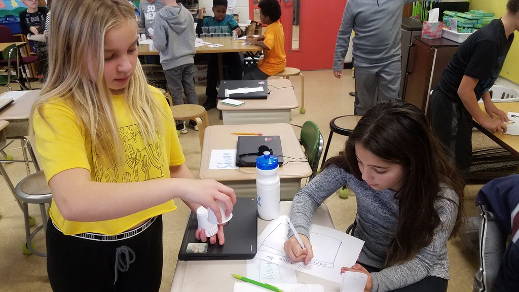 HeatherTechTST's tweet image. #CSEdWeek2018photos #ICSDEDTECH @MsMerola @CHESBulldogs #unplugged #myroboticfriend