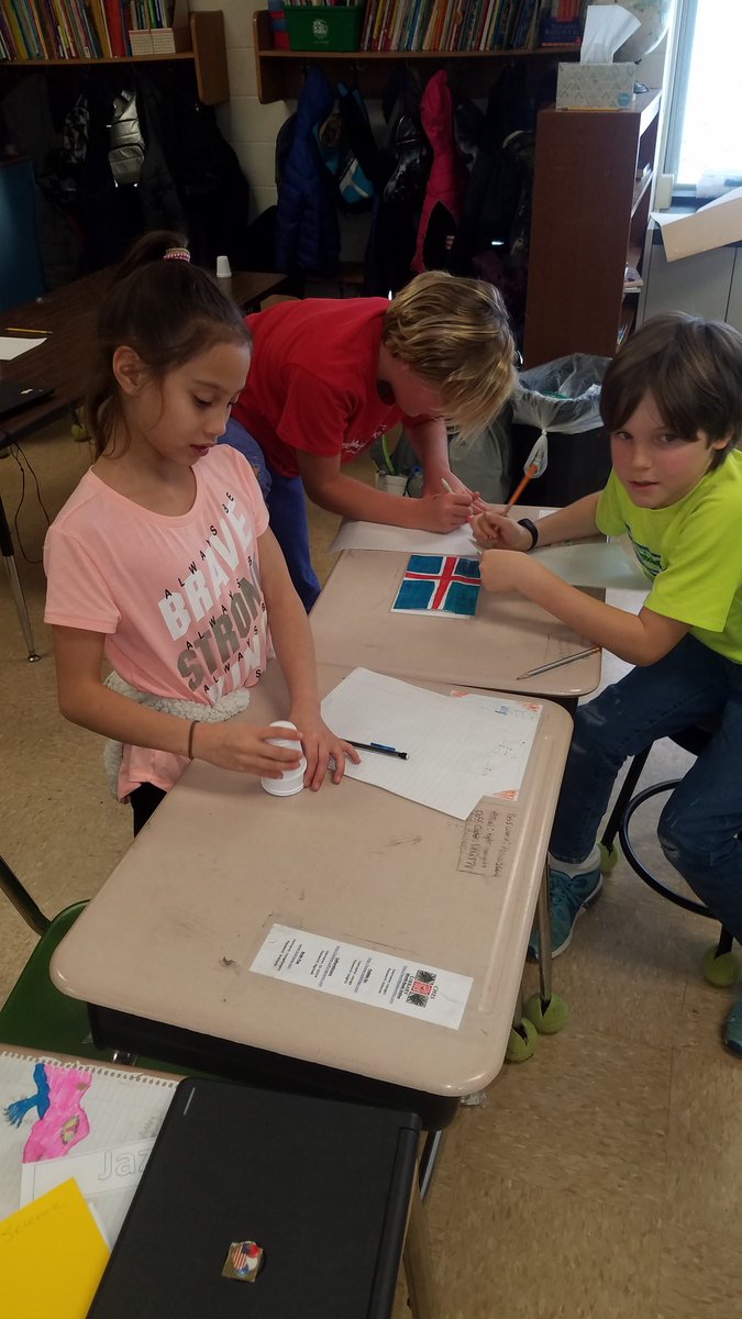 HeatherTechTST's tweet image. #CSEdWeek2018photos #ICSDEDTECH @MsMerola @CHESBulldogs #unplugged #myroboticfriend