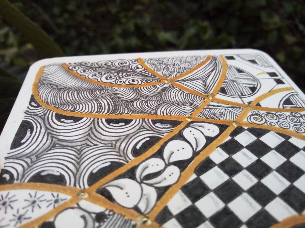 mercedesTREP's tweet photo. #Retomindandtangle 138. #Tarde de #zentangle. El zentangle se instauró en mi vida en mis momentos más bajos y no saldrá nunca.
@MindandTangle
#mindandtangle #atencionplena #mindfulness #yogaparalamente #yogaparaelcerebro #estatealoqueestas #aliciers #porqueyolovalgo
💓 zentangle https://t.co/FS20cz5L1N