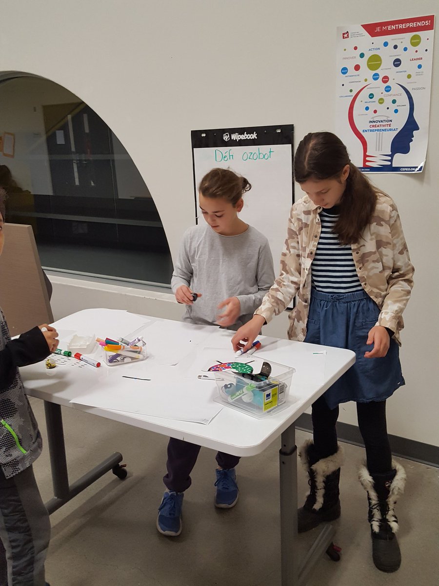 sophielagermain's tweet photo. Les élèves de l'École Michel-Dupuis explorent les nombreuses possibilités de la programmation. Experts en developement! #codeontario #HeureDuCode #collabcepeo https://t.co/ysgLNeD1yM