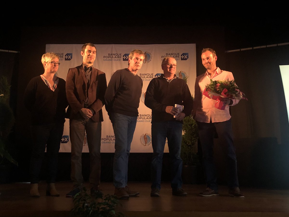 bpgo_agri50's tweet photo. Remise du 1er Prix à la SCEA HUITRIERE DU MARAIS. Alban Lenoir est l’unique conchyliculteur en France à cultiver huîtres, palourdes, coques et moules. Félicitations ! 🥇#lareussiteestenvous #PDA2018 #BPGO https://t.co/zeuKONJ6P1