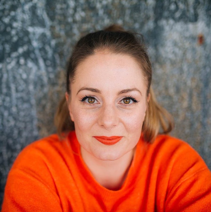 Above_TF's tweet image. The wonderful Alex @AlexBeardTV of The Life of Riley family has a new feature on her Instagram - once a newsreader for @LondonLive, she now posts her 'Stories On Stories', giving you a bite-sized taster of the headlines every weekday morning. Follow her at instagram.com/thewifeofriley/