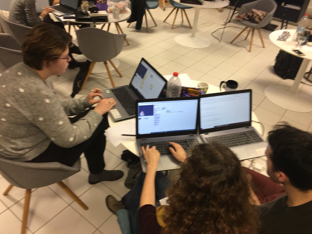 Emmanuelle Roux tweet media