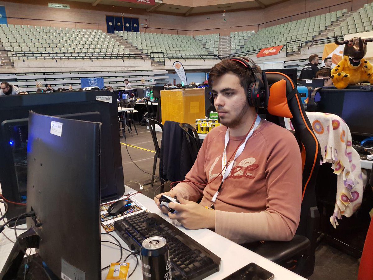 Ryo_978's tweet photo. Pues he probado las sillas en @BattleseatG en la @murcialanparty y la verdad que son bastante cómodas #BATTLESEAT #MURCIALANPARTY https://t.co/9NUY4AkF2P