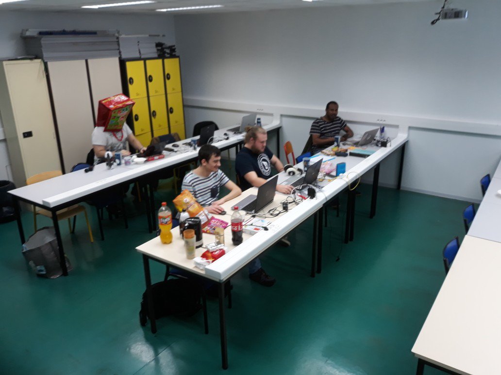 La team des vainqueurs, n'hésitez pas à nous rejoindre, les candidatures sont ouvertes. #nuitinfo #nuitdelinfo #nuitdelinfo2018 #DefiJobOpp <a href="/JobOpportunIT_/">JobOpportunIT</a>