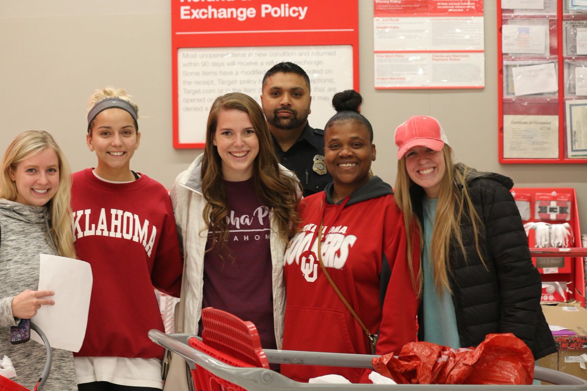 normanokpd's tweet photo. The holiday wishlists of one family and 7 Norman children have been fulfilled by OU Alpha Phi. The local sorority of OU students partnered w/ NPD to provide holiday surprises for our neighbors in need. Thank you for taking the time to #ShopWithACop and give back! #NPDGivesBack https://t.co/6YW3BVRTy2